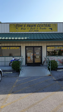 Tom's Pawn Central 01